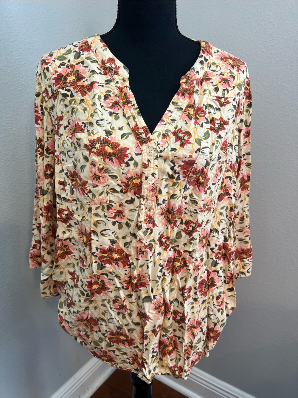 Torrid Floral Button-Front Tie-Hem Blouse in Cream, Pink and Rust Size 2 (18/20)